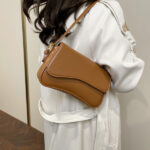 New Style Flip Magnetic Buckle Shoulder Crossbody Bag - Image 4