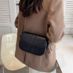 Fashionable small square bags - Image 4